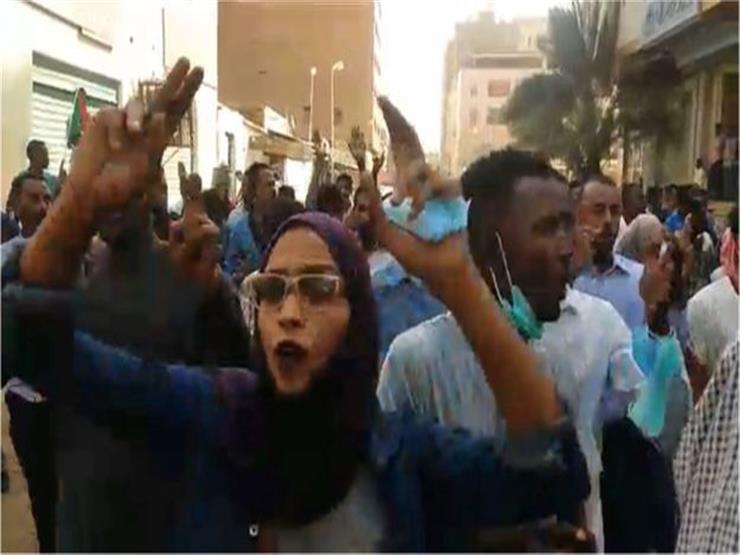 الرئيس السوداني عمر البشير ينقل سلطات زعامته للحزب الحاكم إلى نائبه أحمد هارون الرئيس السوداني عمر البشير ينقل سلطات زعامته للحزب الحاكم إلى نائبه أحمد هارون