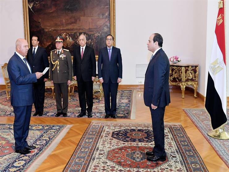 بالفيديو.. لحظة تأدية الفريق كامل الوزير اليمين الدستورية أمام السيسي بالفيديو.. لحظة تأدية الفريق كامل الوزير اليمين الدستورية أمام السيسي