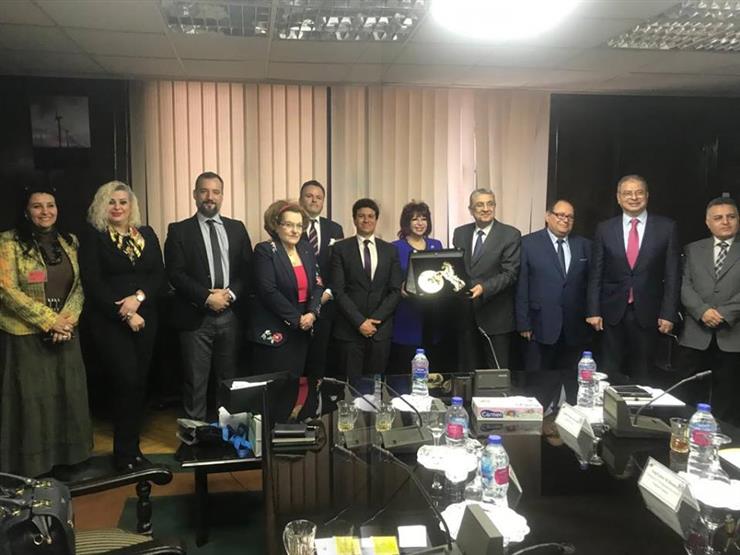 وزير الكهرباء: نعمل على تطوير بدائل مستدامة للطاقة "صديقة للبيئة" وزير الكهرباء: نعمل على تطوير بدائل مستدامة للطاقة "صديقة للبيئة"