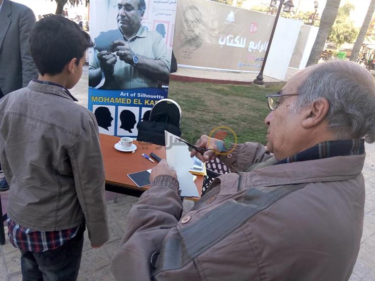 بورقة ومقص.. "القاضي" هيرسمك في 40 ثانية: "السلويت فن التفاصيل" (صور) بورقة ومقص.. "القاضي" هيرسمك في 40 ثانية: "السلويت فن التفاصيل" (صور)