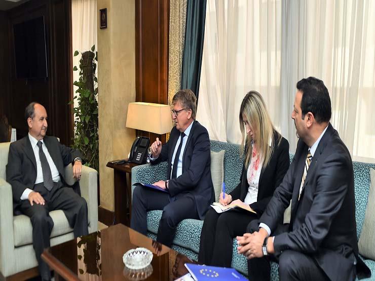الصناعة: عرض فرص الاستثمار في قناة السويس بمؤتمر نهاية العام الصناعة: عرض فرص الاستثمار في قناة السويس بمؤتمر نهاية العام