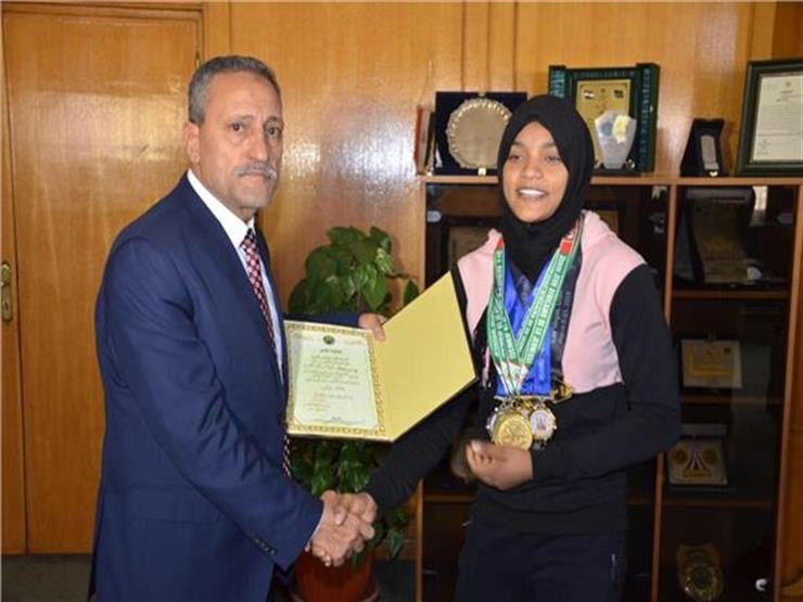 حققت 3 ذهبيات.. محافظ الإسماعيلية يُكرم نعمة سعيد بطلة العالم في رفع الأثقال حققت 3 ذهبيات.. محافظ الإسماعيلية يُكرم نعمة سعيد بطلة العالم في رفع الأثقال