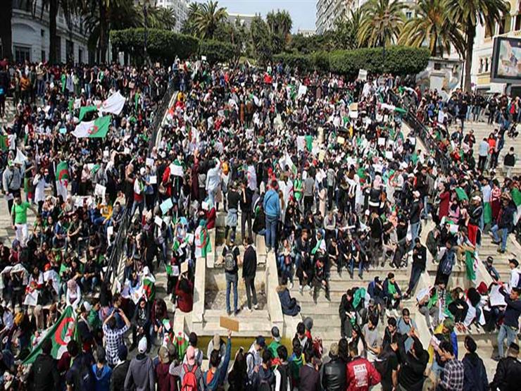 الجزائريون يتظاهرون مجدّدا متحدّين "مناخ القمع" الجزائريون يتظاهرون مجدّدا متحدّين "مناخ القمع"