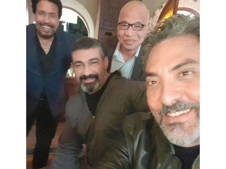 فتحي عبدالوهاب وياسر جلال في كواليس "لمس أكتاف" فتحي عبدالوهاب وياسر جلال في كواليس "لمس أكتاف"