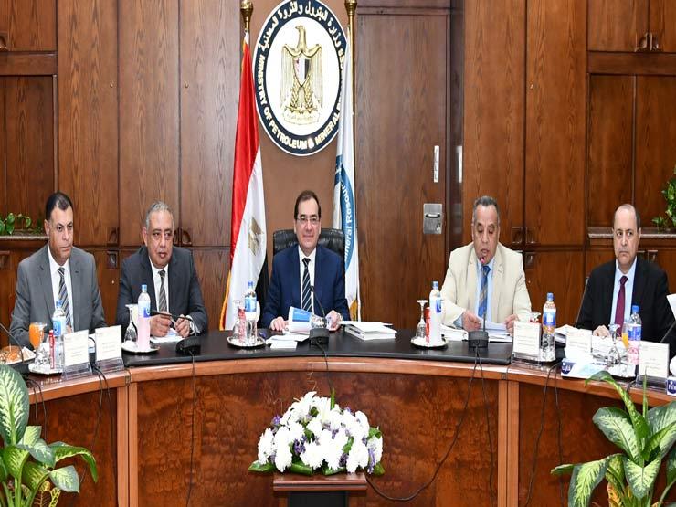 البترول تستهدف تنفيذ 4 مشروعات بتروكيماوية باستثمارات 1.5 مليار دولار البترول تستهدف تنفيذ 4 مشروعات بتروكيماوية باستثمارات 1.5 مليار دولار