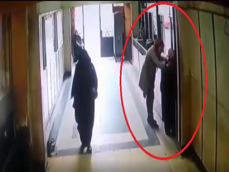 فيديو| ضربتها بسبب التأخير.. القصة الكاملة لاعتداء موظفة على زميلتها في شبرا فيديو| ضربتها بسبب التأخير.. القصة الكاملة لاعتداء موظفة على زميلتها في شبرا