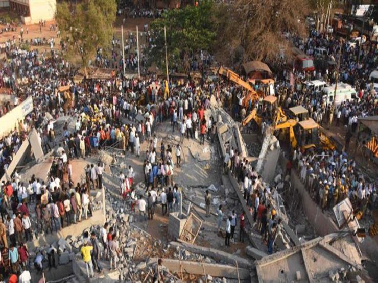 إخراج ناجين من تحت الانقاض بعد3 أيام من انهيار مبنى في الهند إخراج ناجين من تحت الانقاض بعد3 أيام من انهيار مبنى في الهند