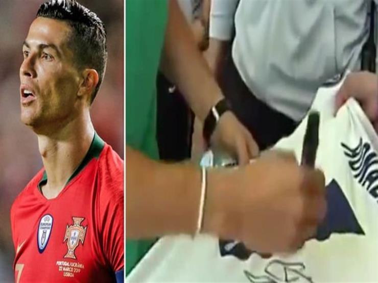 ماذا فعل رونالدو عندما عُرض عليه التوقيع على قميص ريال مدريد؟ ماذا فعل رونالدو عندما عُرض عليه التوقيع على قميص ريال مدريد؟