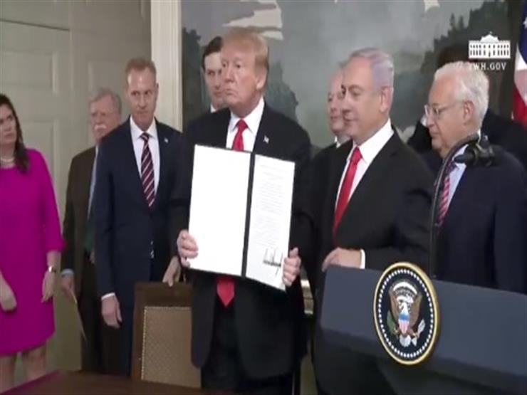 متحديًا القوانين الدولية.. ترامب يعترف رسميًا بسيادة إسرائيل على الجولان متحديًا القوانين الدولية.. ترامب يعترف رسميًا بسيادة إسرائيل على الجولان