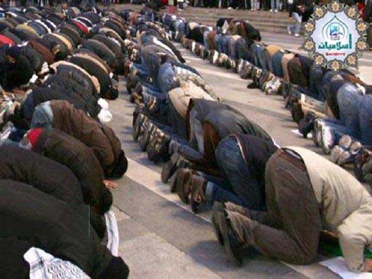 ما حكم الصلاة بالحذاء الأزهر للفتوى يجوز بشروط مصراوى