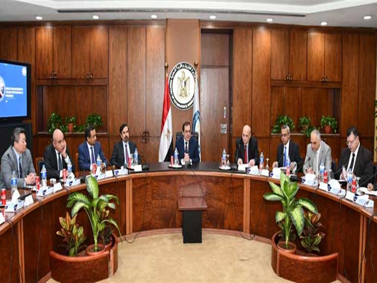 وزير البترول يعقد اجتماعا لمتابعة تنفيذ برنامج تأهيل القيادات الشابة وزير البترول يعقد اجتماعا لمتابعة تنفيذ برنامج تأهيل القيادات الشابة