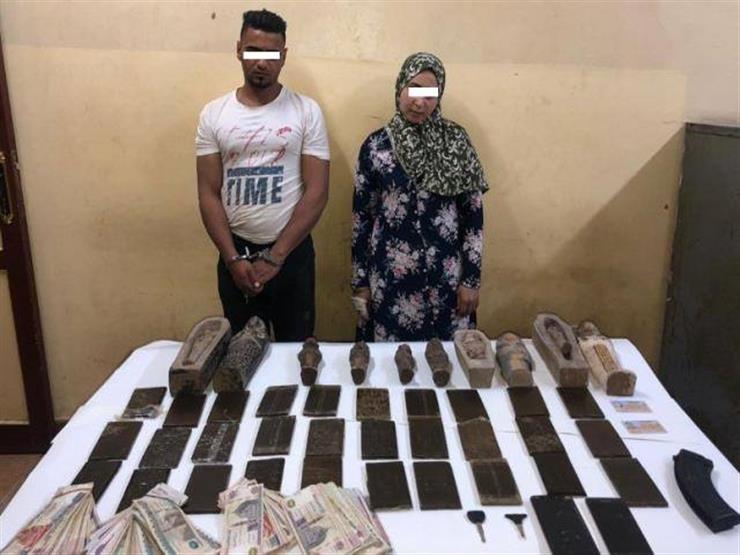 ضبط 30 طربة حشيش و7 تماثيل يشتبه في أثريتها بحوزة عاطل وسيدة بالفيوم ضبط 30 طربة حشيش و7 تماثيل يشتبه في أثريتها بحوزة عاطل وسيدة بالفيوم