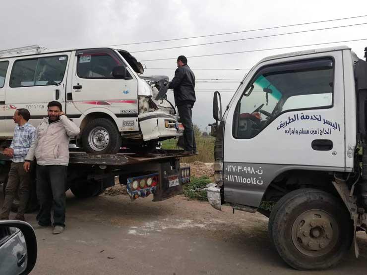 مصرع 2 وإصابة 5 في تصادم سيارتين بسوهاج مصرع 2 وإصابة 5 في تصادم سيارتين بسوهاج