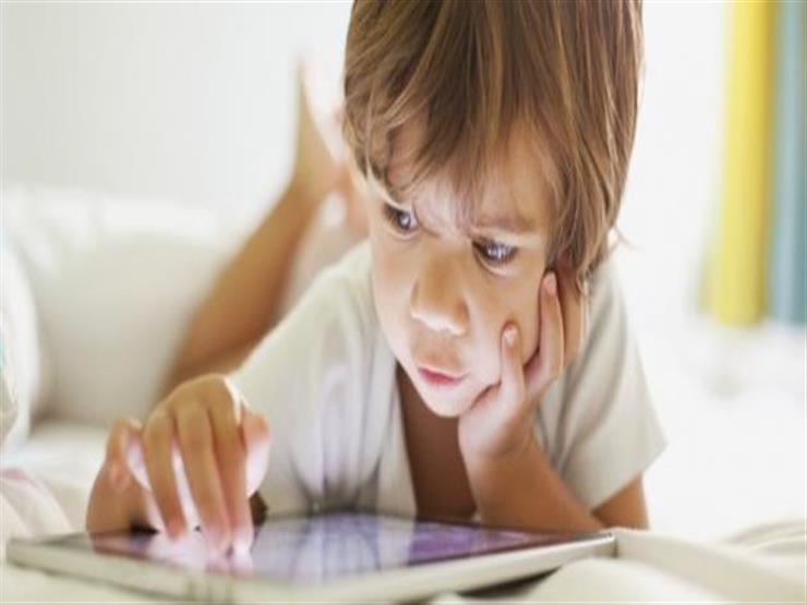 منها مشاهدة التلفاز ..مخاطر صحيّة وسلوكية تهدد الأطفال منها مشاهدة التلفاز ..مخاطر صحيّة وسلوكية تهدد الأطفال