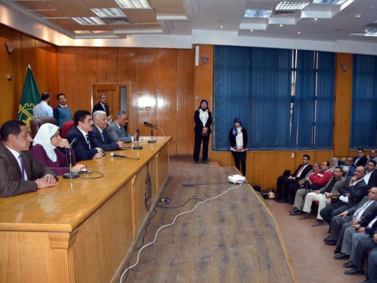 محافظ القليوبية يناقش استعدادات مراكز الشباب للاستفتاء على الدستور محافظ القليوبية يناقش استعدادات مراكز الشباب للاستفتاء على الدستور
