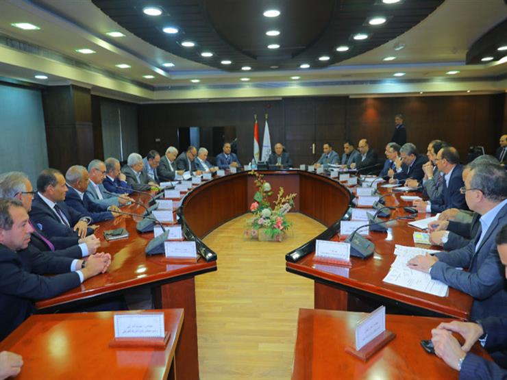 كامل الوزير يطالب 16 شركة مصرية كبرى للمشاركة في تطوير السكك الحديدية كامل الوزير يطالب 16 شركة مصرية كبرى للمشاركة في تطوير السكك الحديدية