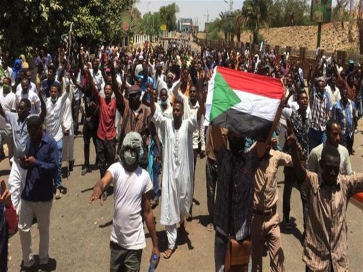 مظاهرات السودان: بعد استقالة بن عوف، هل ينحاز الجيش لمطالب المحتجين؟ مظاهرات السودان: بعد استقالة بن عوف، هل ينحاز الجيش لمطالب المحتجين؟