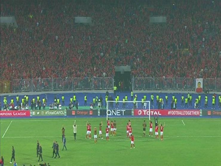 لاعبو الأهلي يعتذرون للجماهير في برج العرب بعد الخروج الأفريقي لاعبو الأهلي يعتذرون للجماهير في برج العرب بعد الخروج الأفريقي