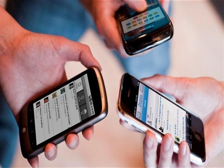 الحكومة تفرض رسومًا على "المحمول" بقيمة 921 مليون جنيه العام المقبل الحكومة تفرض رسومًا على "المحمول" بقيمة 921 مليون جنيه العام المقبل