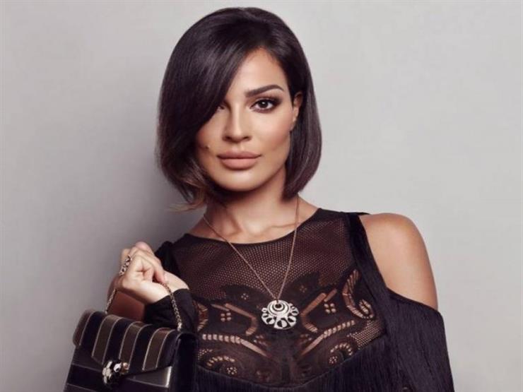 فيديو| بالقبلات.. نادين نجيم تشكر جمهورها فيديو| بالقبلات.. نادين نجيم تشكر جمهورها