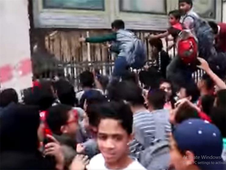 ماذا فعل طلاب بمدرسة السعيدية من أجل محمد رمضان؟ (فيديو) ماذا فعل طلاب بمدرسة السعيدية من أجل محمد رمضان؟ (فيديو)