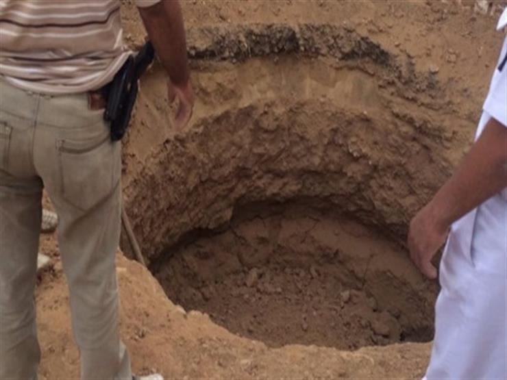 ضبط عامل وبحوزته 8 قطع حجرية يشتبه في أثريتها بأسيوط ضبط عامل وبحوزته 8 قطع حجرية يشتبه في أثريتها بأسيوط