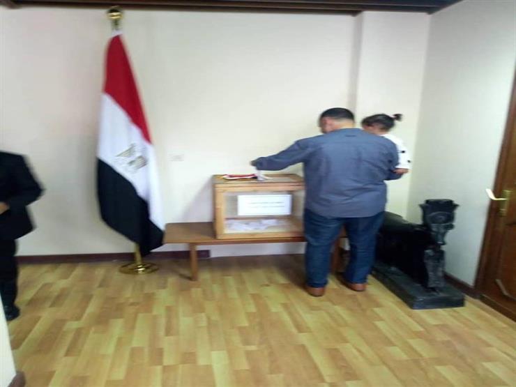 الجالية المصرية في الجزائر مستمرة في التصويت على التعديلات الدستورية الجالية المصرية في الجزائر مستمرة في التصويت على التعديلات الدستورية