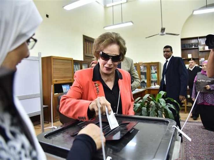 "واجب وطني وحق أصيل للشعب".. جيهان السادات تدلي بصوتها في التعديلات الدستورية "واجب وطني وحق أصيل للشعب".. جيهان السادات تدلي بصوتها في التعديلات الدستورية