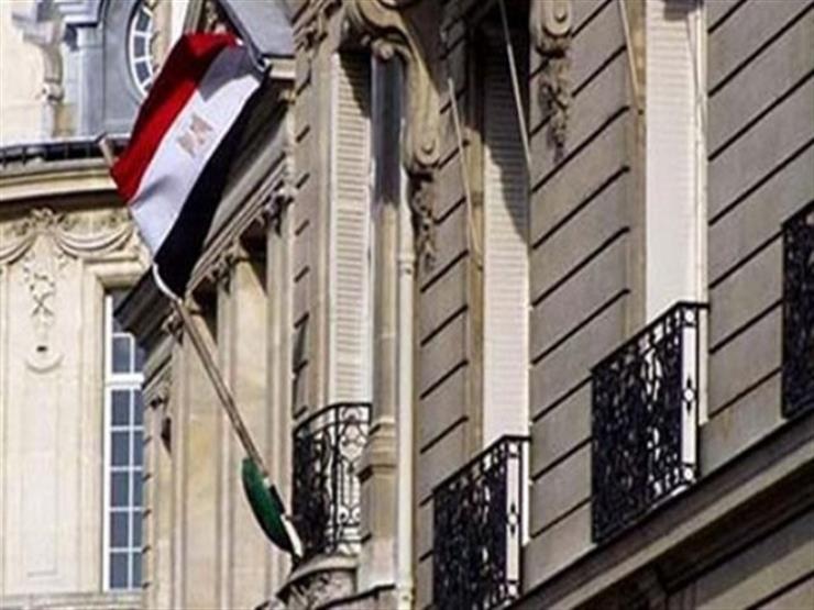 حرم السفارة المصرية في الكويت يمتلئ بحشود الناخبين حرم السفارة المصرية في الكويت يمتلئ بحشود الناخبين
