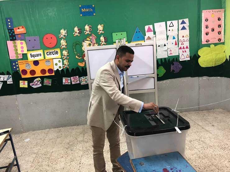 أشرف رشاد يصوت في الاستفتاء بلجان الوافدين بالتجمع الخامس أشرف رشاد يصوت في الاستفتاء بلجان الوافدين بالتجمع الخامس