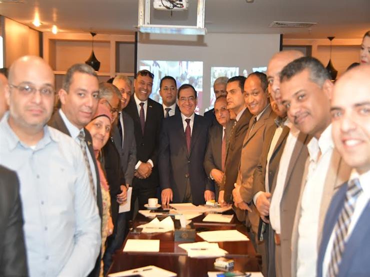 وزير البترول يتفقد غرفة عمليات الوزارة لمتابعة استفتاء تعديلات الدستور وزير البترول يتفقد غرفة عمليات الوزارة لمتابعة استفتاء تعديلات الدستور