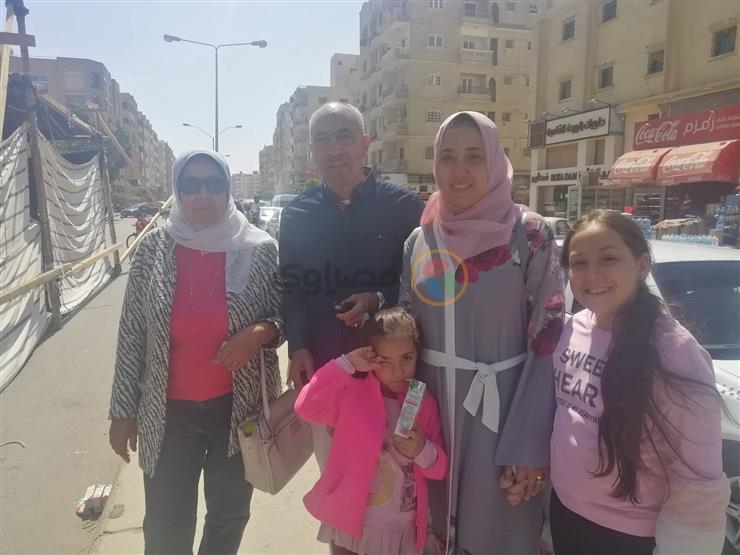 في الاستفتاء.. عائلة إسماعيل تشارك برفقة أحفادها في الاستفتاء.. عائلة إسماعيل تشارك برفقة أحفادها