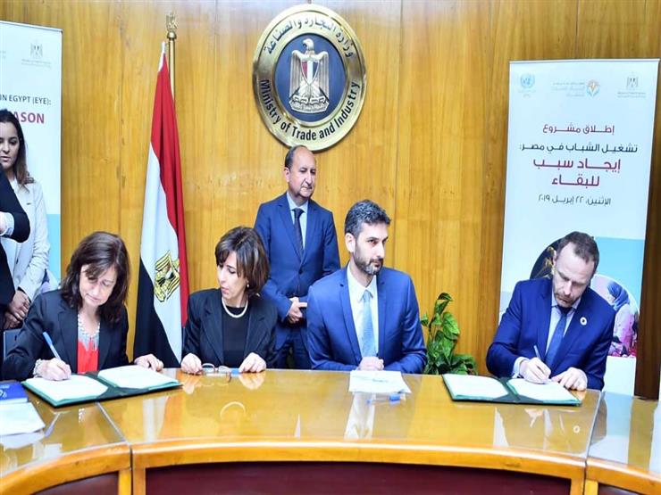 وزير الصناعة يشهد توقيع عقد مشروع لدعم الشباب بالقليوبية والمنوفية وزير الصناعة يشهد توقيع عقد مشروع لدعم الشباب بالقليوبية والمنوفية