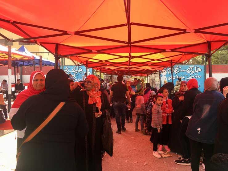 في ثالث أيام الاستفتاء.. زينب تشارك "عشان صوتي يوصل للريس" في ثالث أيام الاستفتاء.. زينب تشارك "عشان صوتي يوصل للريس"