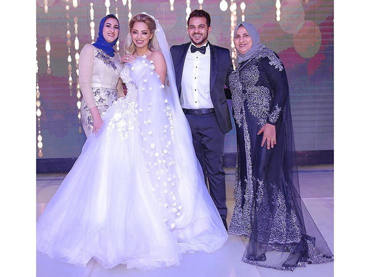 محمد رشاد مع عائلته: "كنزي وثروتي ودنيتي كلها في صورة واحدة" محمد رشاد مع عائلته: "كنزي وثروتي ودنيتي كلها في صورة واحدة"