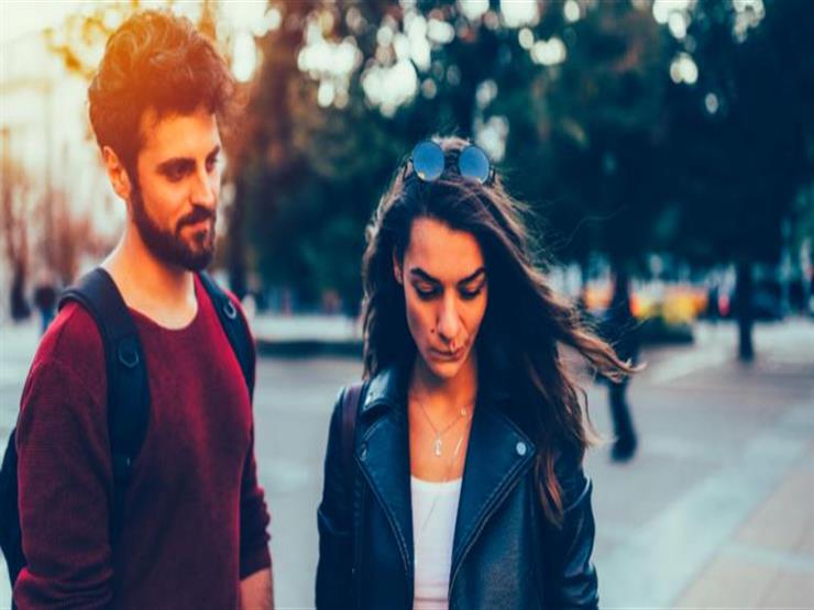 "شات وخروج".. 13 قاعدة تخلصكِ من الخجل المبالغ مع شريك حياتك "شات وخروج".. 13 قاعدة تخلصكِ من الخجل المبالغ مع شريك حياتك