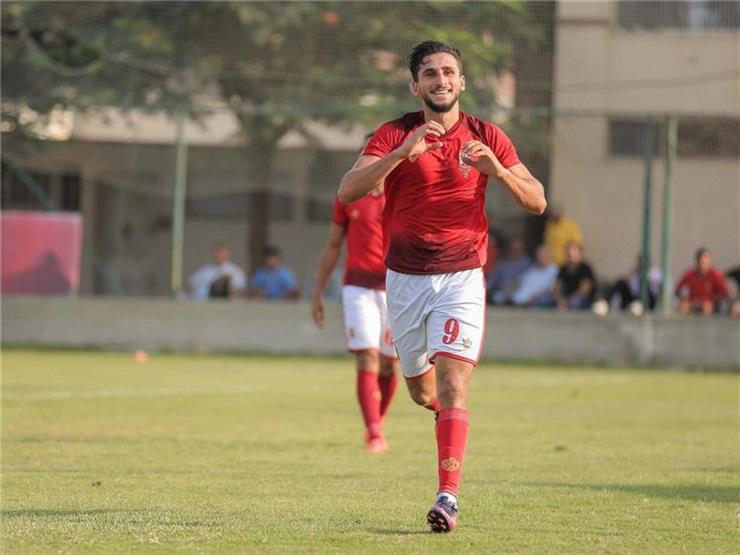 لاعب شباب الأهلي يوضح سبب الوقوف على الكرة أمام الزمالك لاعب شباب الأهلي يوضح سبب الوقوف على الكرة أمام الزمالك