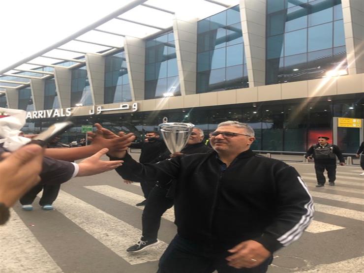 بالصور.. بعثة الزمالك لليد تصل القاهرة بعد الفوز بالسوبر الأفريقي بالصور.. بعثة الزمالك لليد تصل القاهرة بعد الفوز بالسوبر الأفريقي