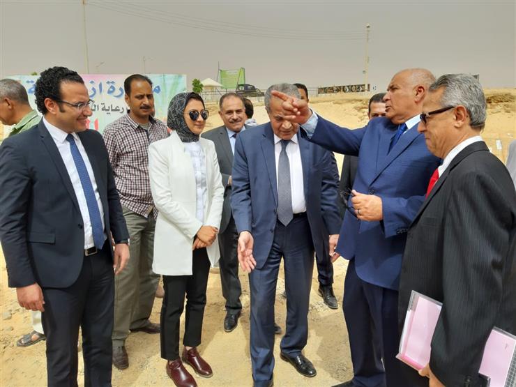 محافظ الوادي الجديد يستعرض المشروعات التنموية مع وزير التموين محافظ الوادي الجديد يستعرض المشروعات التنموية مع وزير التموين