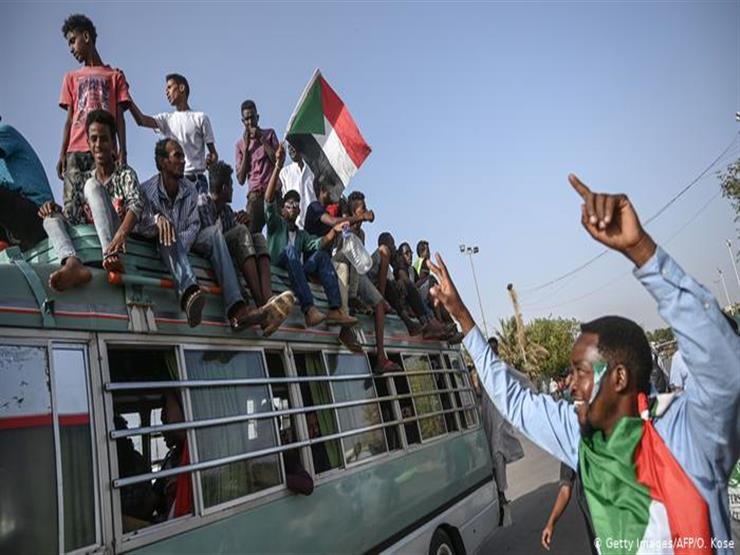 التوتر يتصاعد بين المجلس العسكري والمحتجين في السودان التوتر يتصاعد بين المجلس العسكري والمحتجين في السودان