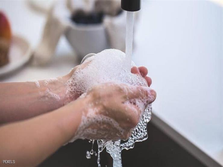 10 أشياء "قذرة" يجب غسل اليدين "فورا" بعد لمسها 10 أشياء "قذرة" يجب غسل اليدين "فورا" بعد لمسها