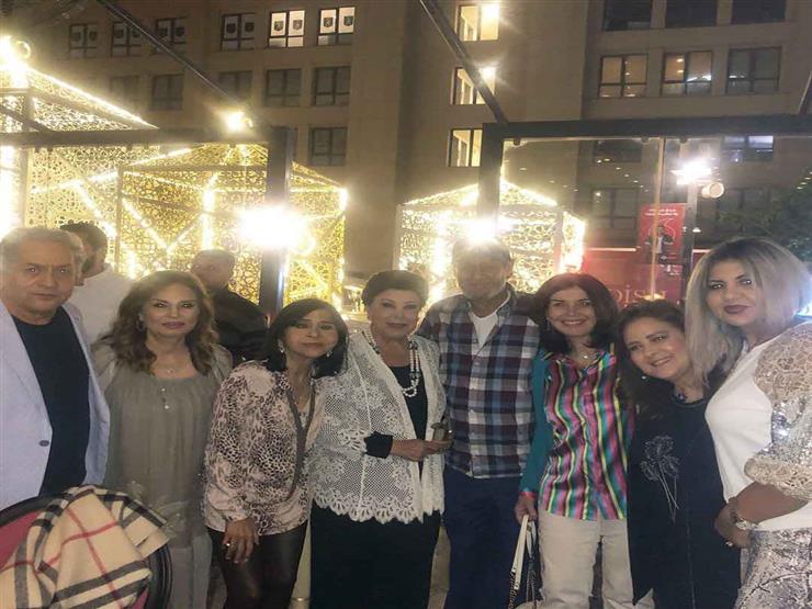 فيديو| الفيشاوي وهالة صدقي وعبير صبري في عيد ميلاد شقيقة إلهام شاهين فيديو| الفيشاوي وهالة صدقي وعبير صبري في عيد ميلاد شقيقة إلهام شاهين