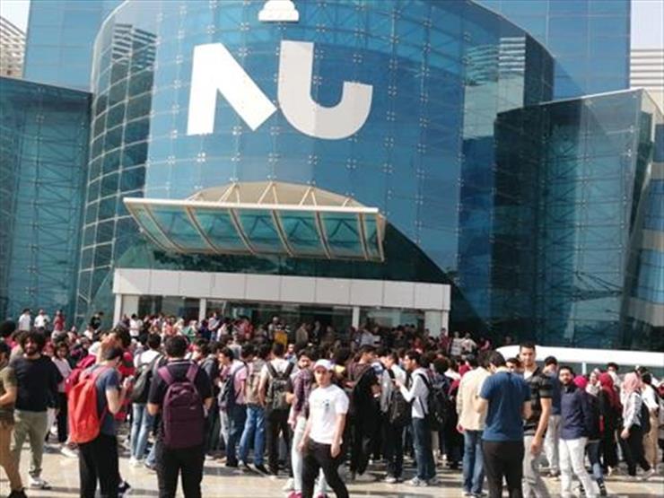 وقفة احتجاجية لأساتذة وطلاب جامعة النيل للمطالبة بإنشاء كوبري مشاة وقفة احتجاجية لأساتذة وطلاب جامعة النيل للمطالبة بإنشاء كوبري مشاة