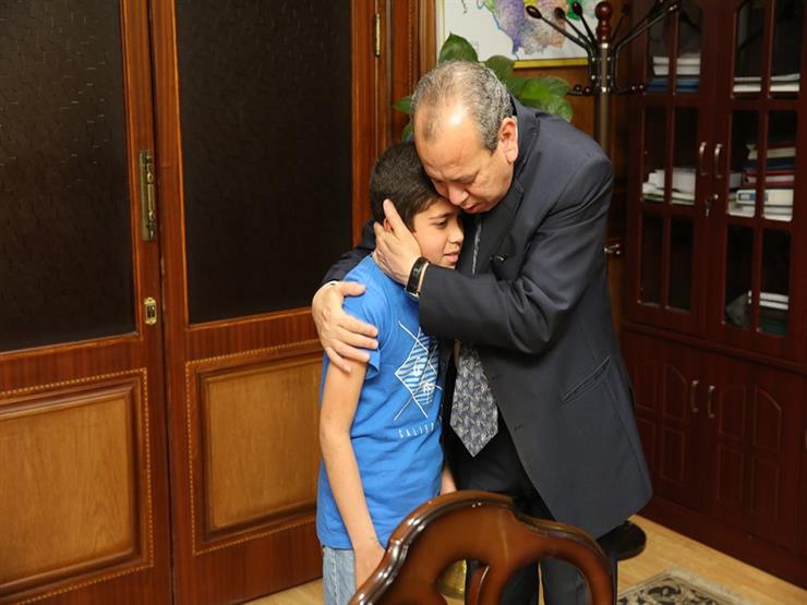 زوجها توفي أثناء تأدية واجبه.. محافظ كفر الشيخ يعيد موظفة لعملها زوجها توفي أثناء تأدية واجبه.. محافظ كفر الشيخ يعيد موظفة لعملها