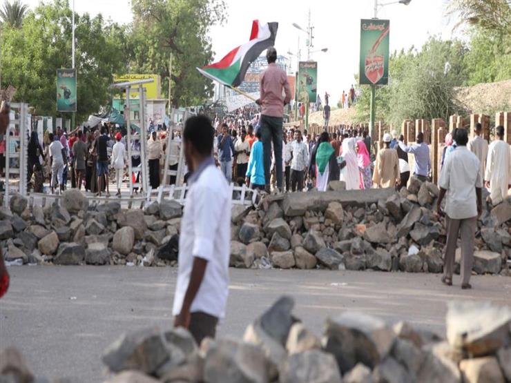 تفاصيل أزمة "المتاريس" بين المجلس العسكري والمعارضة في السودان تفاصيل أزمة "المتاريس" بين المجلس العسكري والمعارضة في السودان