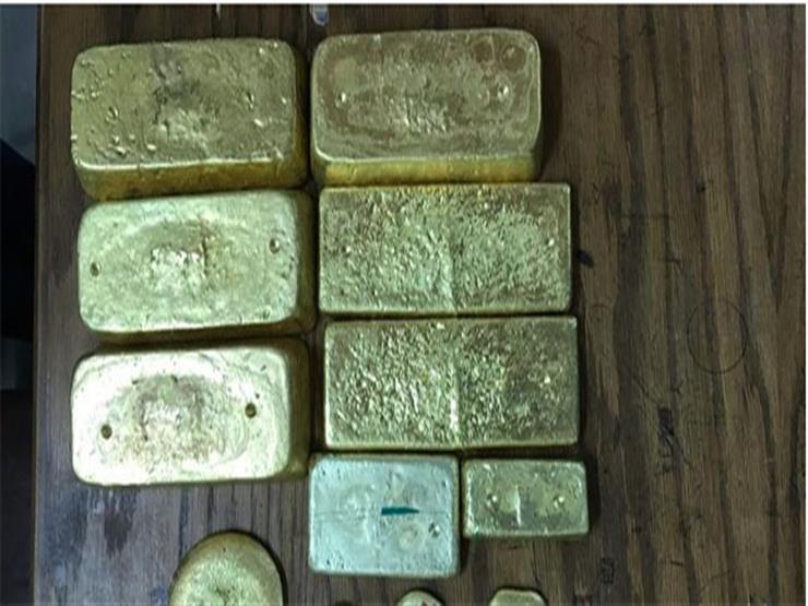 ضبط سائق إفريقي حاول تهريب 20 كيلو ذهب بمنفذ أرقين البري ضبط سائق إفريقي حاول تهريب 20 كيلو ذهب بمنفذ أرقين البري