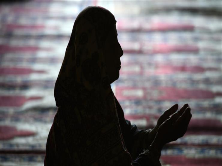 تنسى قيامها بأداء بعض الفرائض من الصلاة.. ماذا تفعل؟.. أمين الفتوى يجيب تنسى قيامها بأداء بعض الفرائض من الصلاة.. ماذا تفعل؟.. أمين الفتوى يجيب