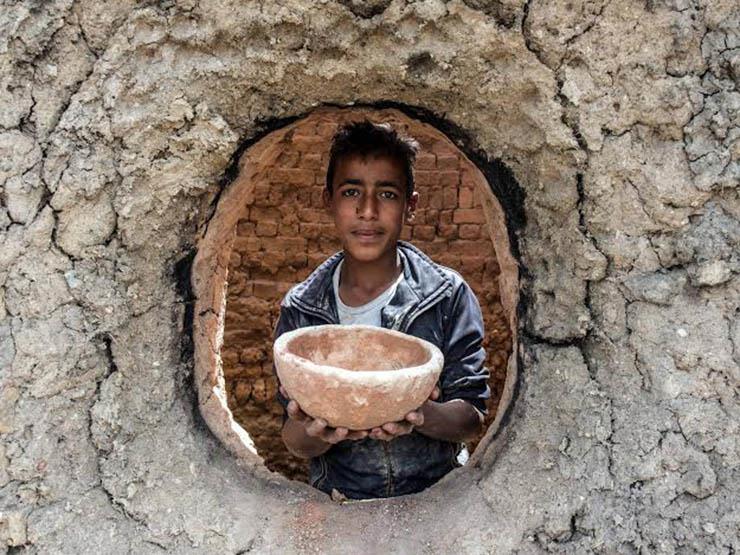 الصناعة مستمرة.. عائلة تتوارث إنتاج الفخار بالفيوم (قصة مصورة) الصناعة مستمرة.. عائلة تتوارث إنتاج الفخار بالفيوم (قصة مصورة)