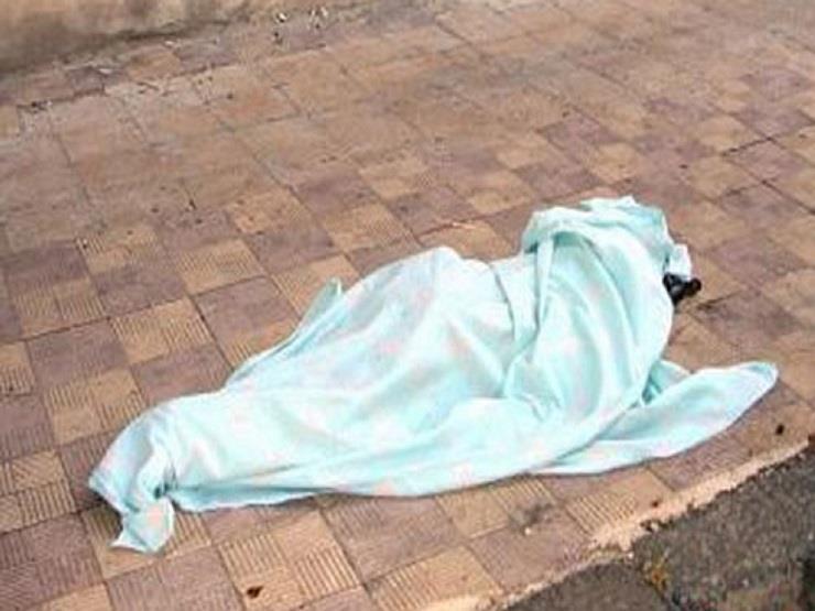 خلع ملابسه بالكامل وألقى بنفسه من "البلكونة".. انتحار طبيب في الإسكندرية خلع ملابسه بالكامل وألقى بنفسه من "البلكونة".. انتحار طبيب في الإسكندرية