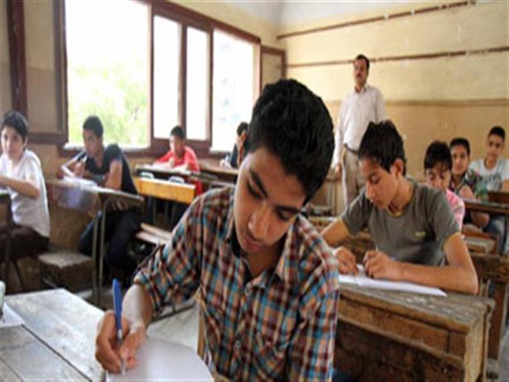 انطلاق الفترة الأولى من امتحانات نهاية العام بـ"أولى ثانوي" انطلاق الفترة الأولى من امتحانات نهاية العام بـ"أولى ثانوي"